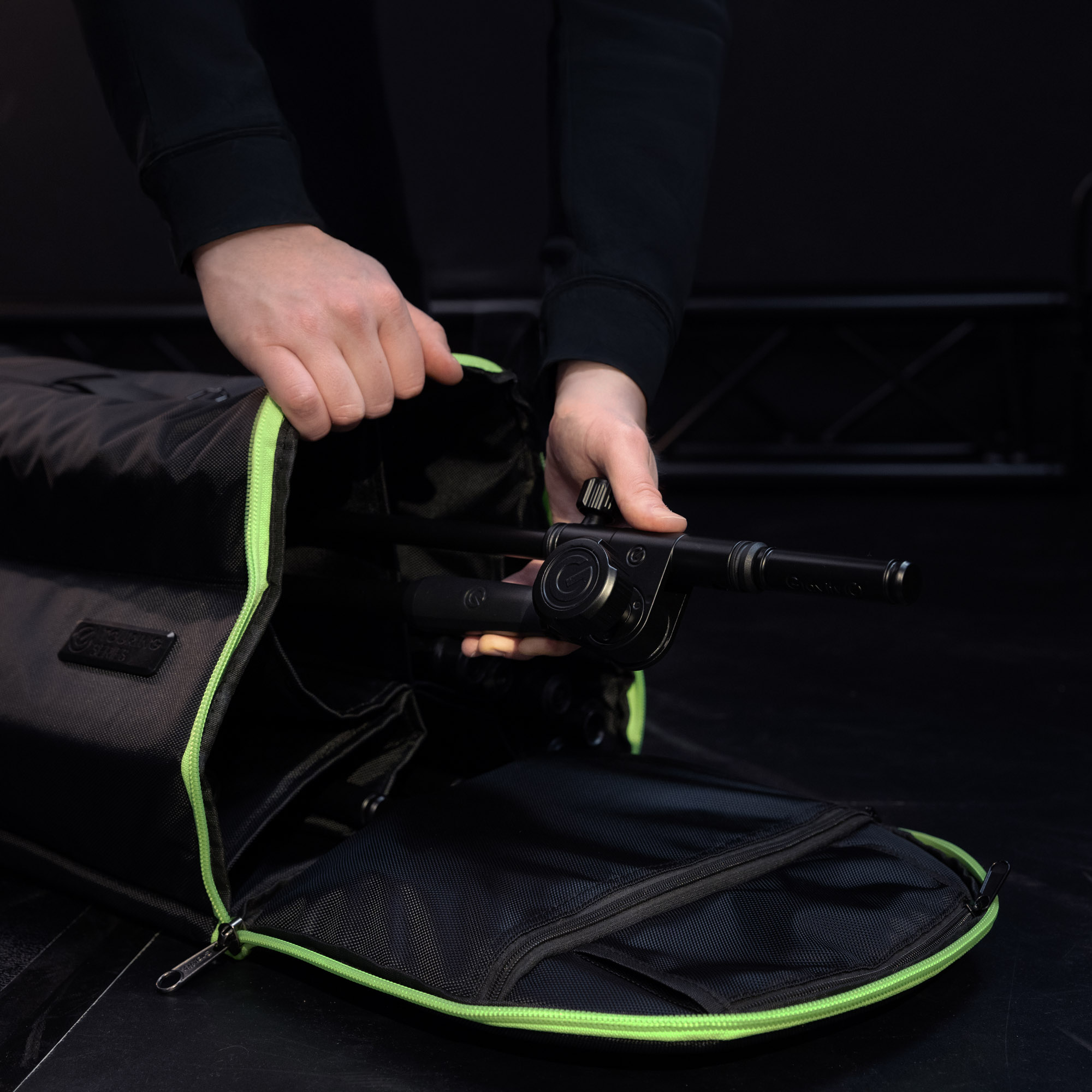 Gravity Bag TBGMS6B für 6 Mikrofonständer mit Rollen und 6 x Einzeltasche Gravity Bag TBGMS6B für 6 Mikrofonständer mit Rollen und 6 x Einzeltasche