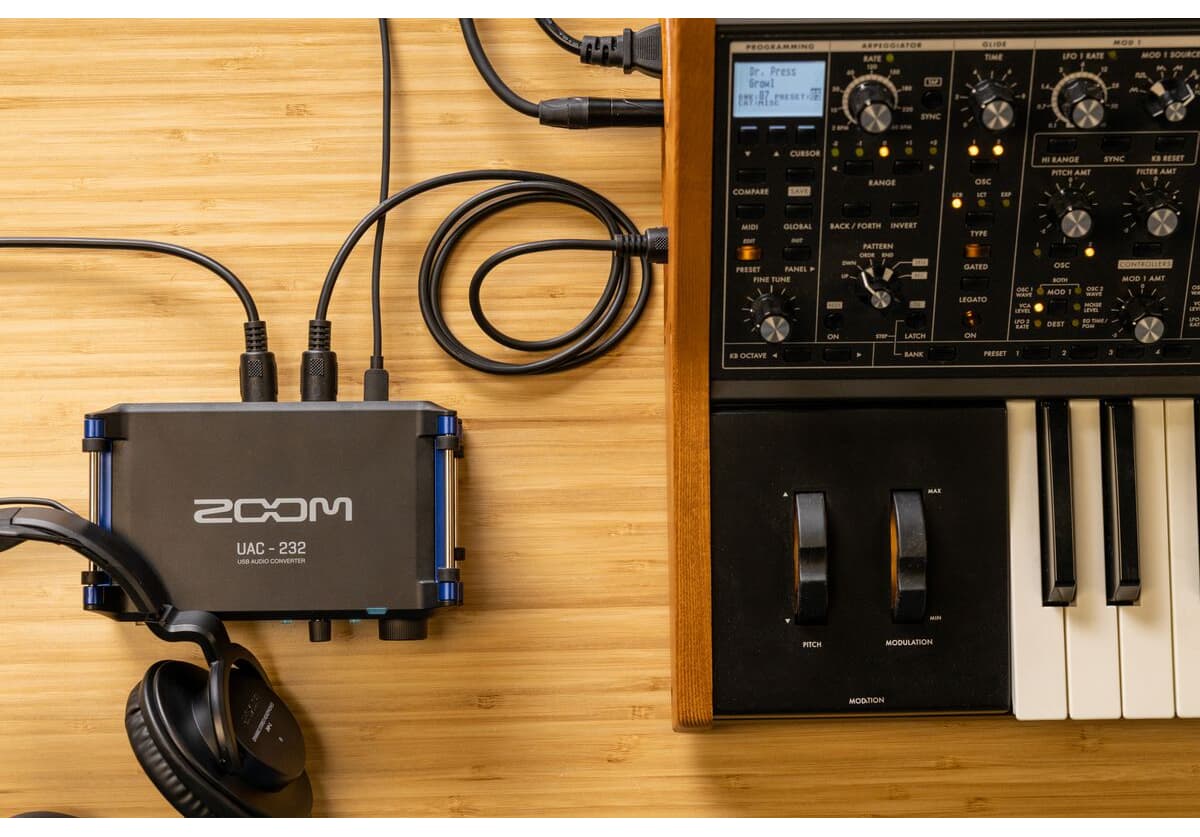 Zoom UAC-232