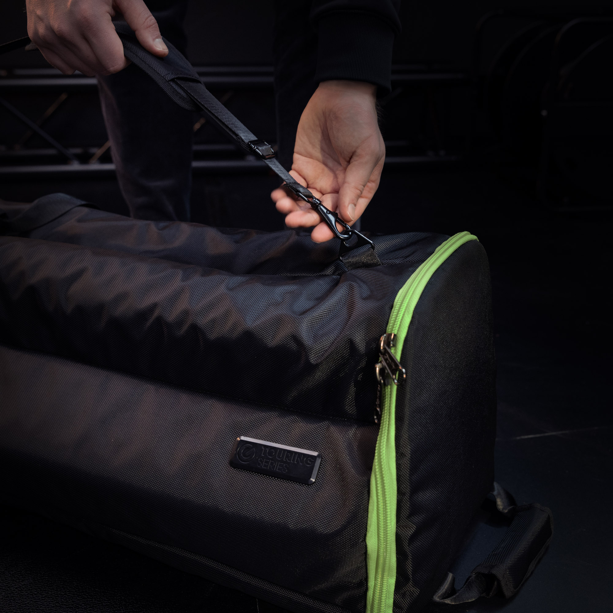 Gravity Bag TBGMS6B für 6 Mikrofonständer mit Rollen und 6 x Einzeltasche Gravity Bag TBGMS6B für 6 Mikrofonständer mit Rollen und 6 x Einzeltasche