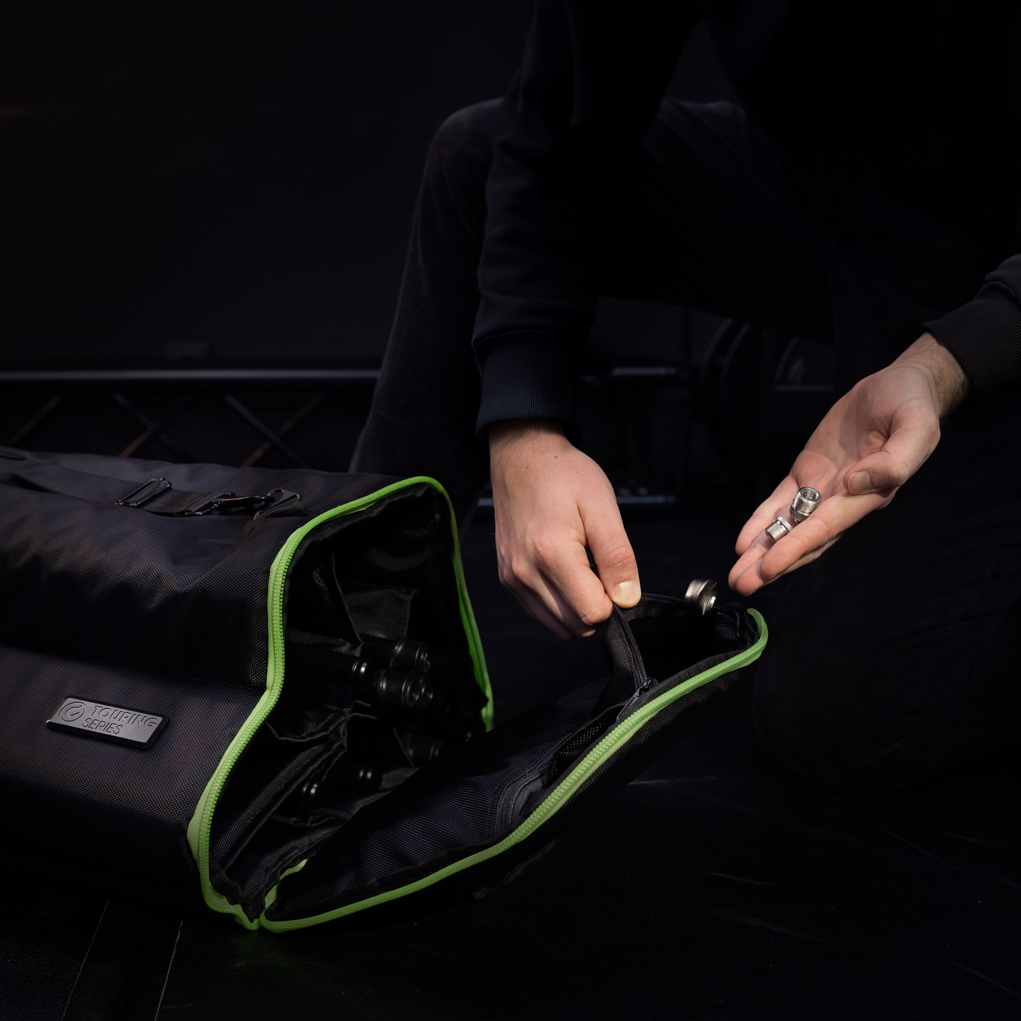 Gravity Bag TBGMS6B für 6 Mikrofonständer mit Rollen und 6 x Einzeltasche Gravity Bag TBGMS6B für 6 Mikrofonständer mit Rollen und 6 x Einzeltasche