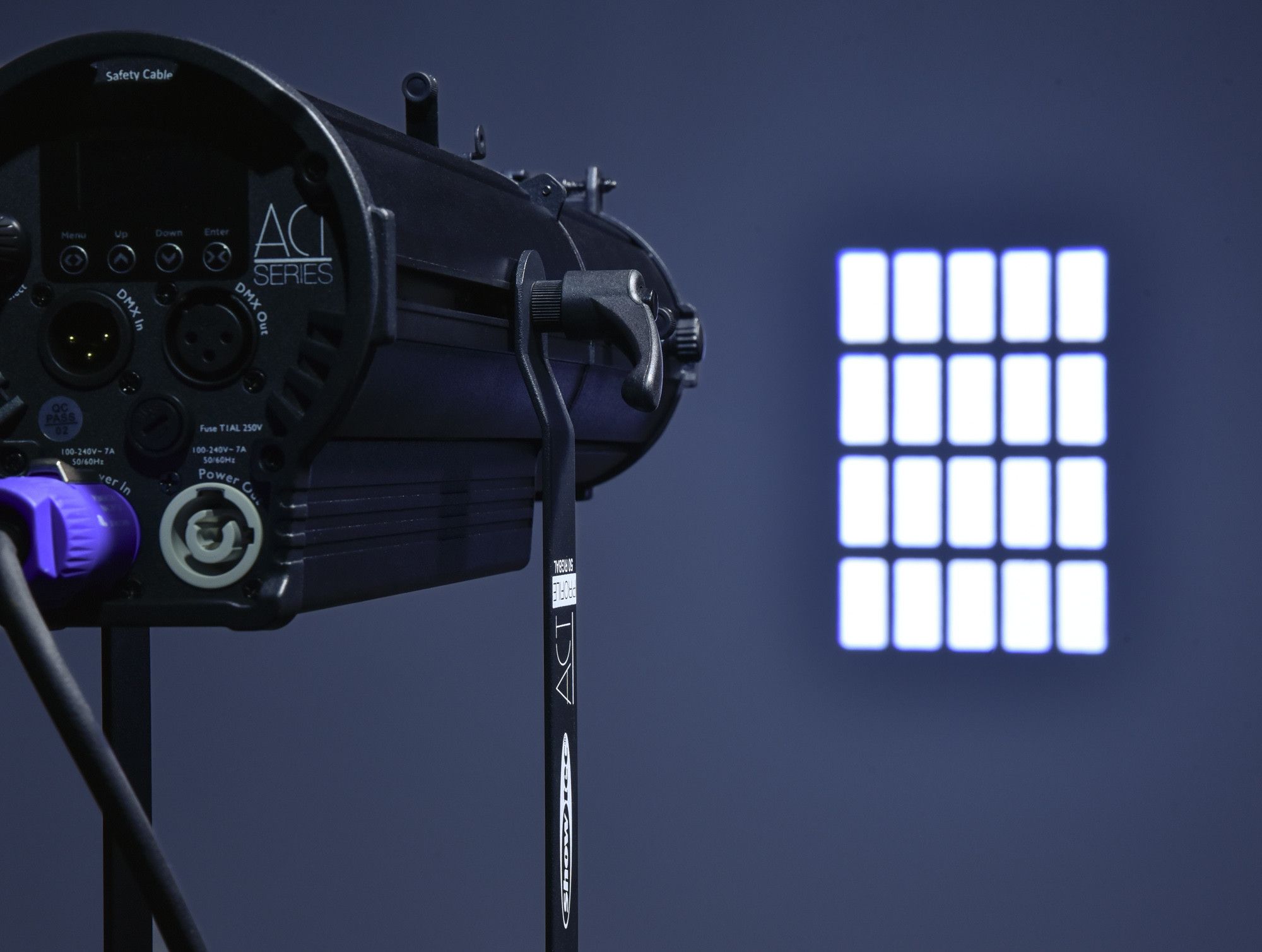 Showtec ACT Profile 50RGBAL LED Profilscheinwerfer