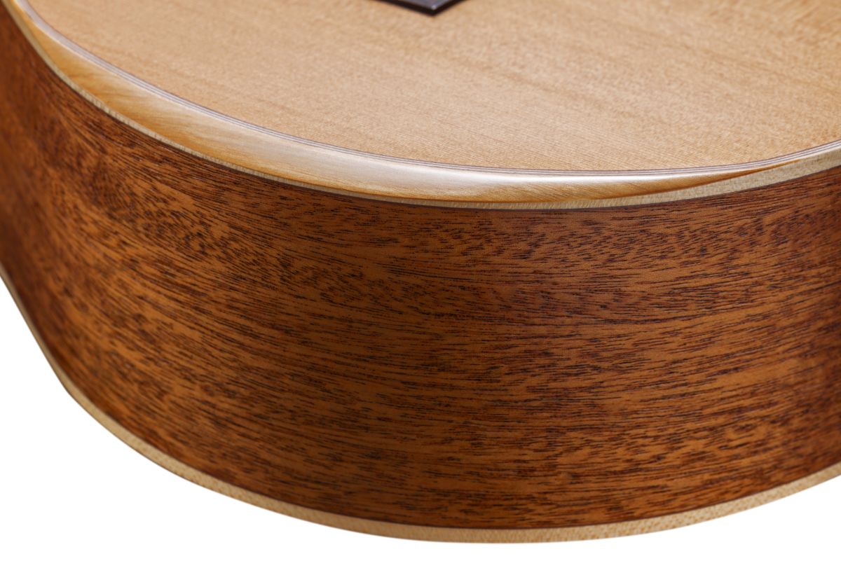 La Mancha Rubi CM Armrest Edition