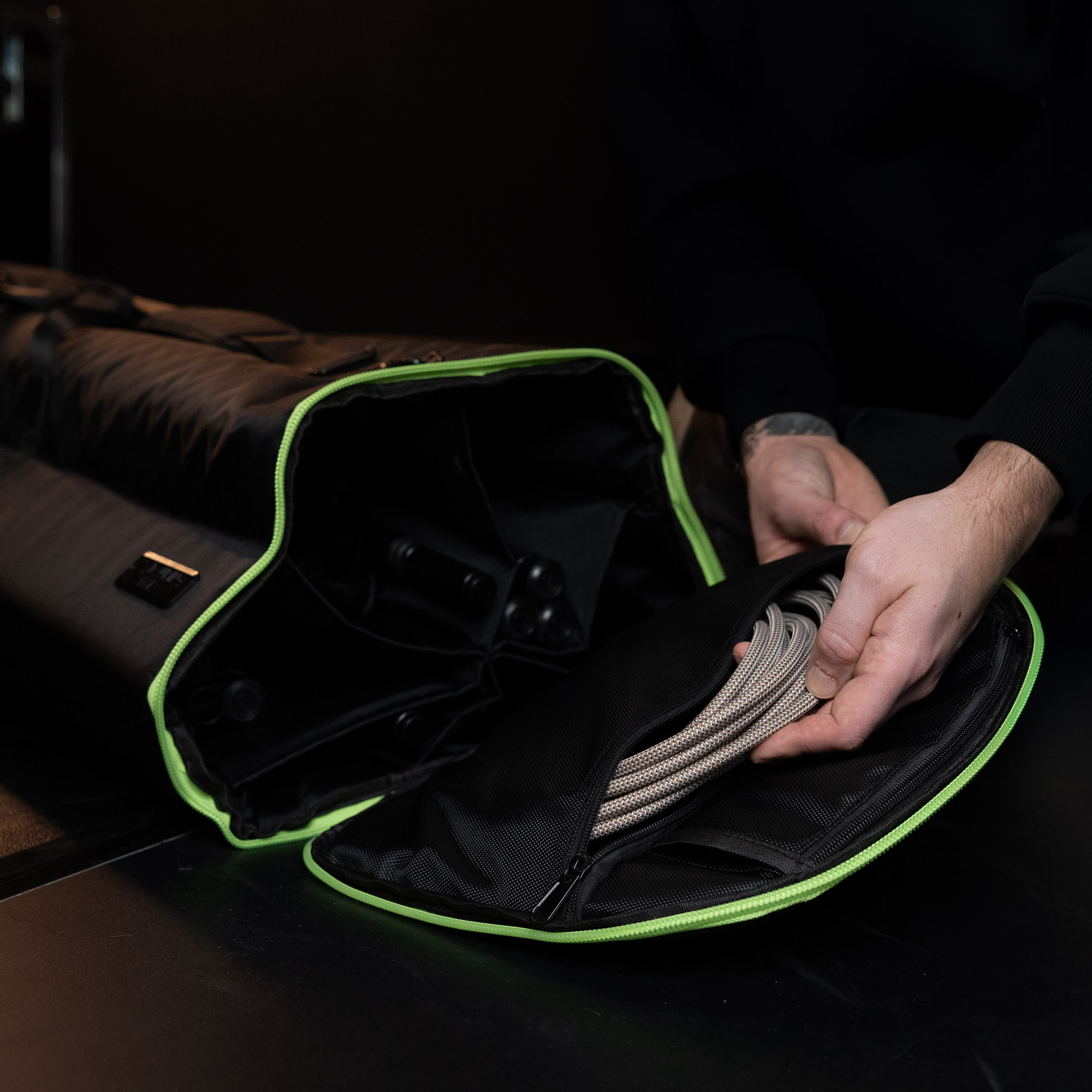 Gravity Bag TBGMS6B für 6 Mikrofonständer mit Rollen und 6 x Einzeltasche Gravity Bag TBGMS6B für 6 Mikrofonständer mit Rollen und 6 x Einzeltasche