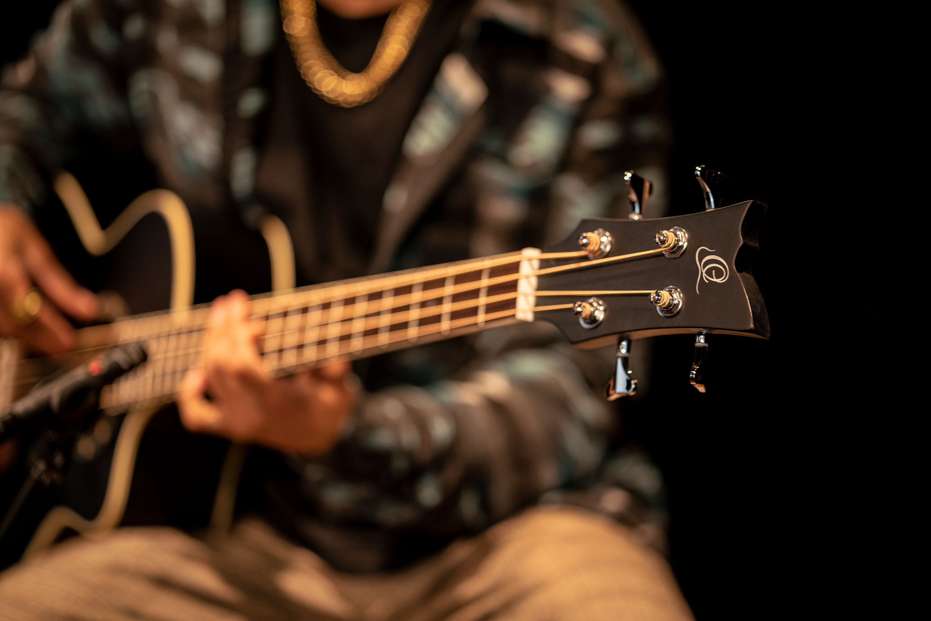 Ortega D7CE-SBK-4 Akustikbass